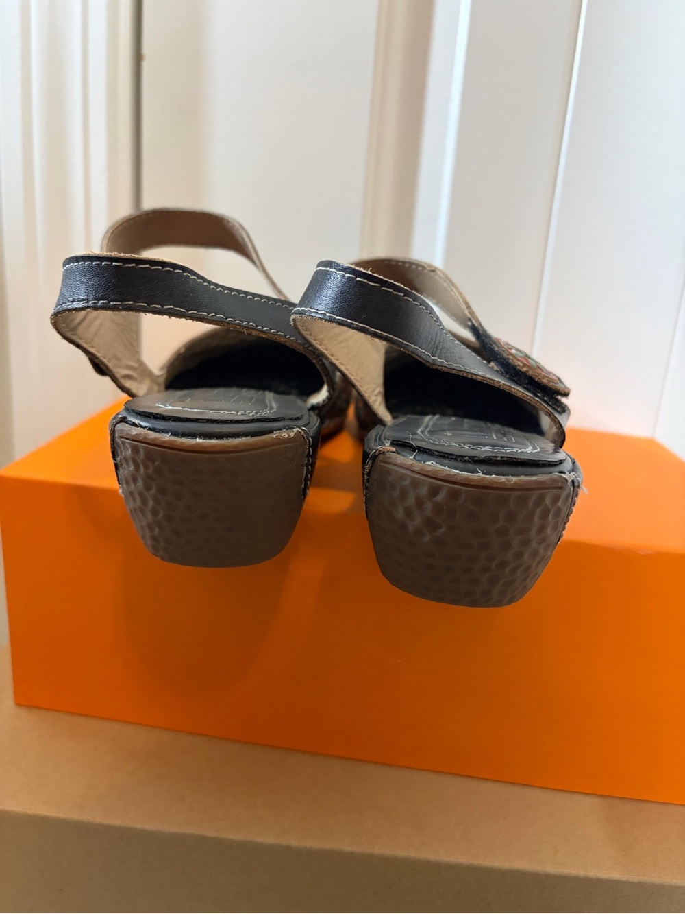 L'Artiste Women's Amour Wedge Sandal mary Jane black size 38 hearts leather - Picture 3 of 4
